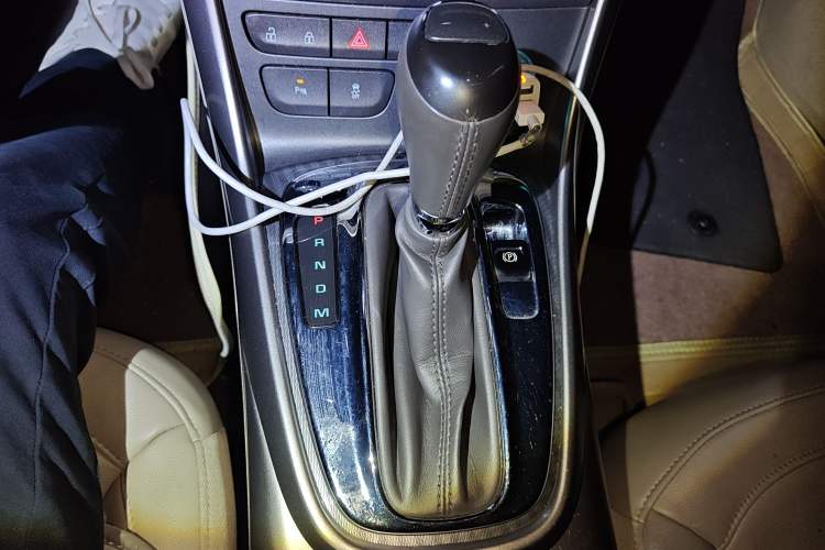 Used Chevrolet Malibu 2014 2.4L Automatic Luxury Edition Gear Lever