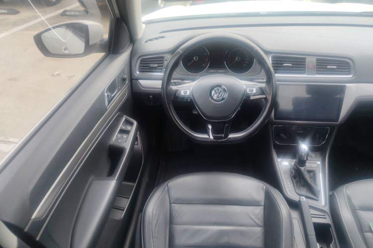 Used Volkswagen Lavida 2013 Revised Version 1.6L Automatic Luxury Edition Steering Wheel