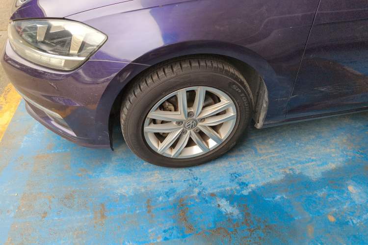 Used Volkswagen Golf 2018 1.6L Automatic Comfort Model Left Front Wheel Hub