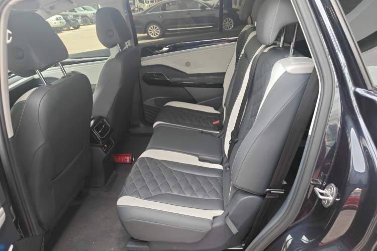 Used Volkswagen ID.6 CROZZ 2021 Long-Range PRO Edition Left Rear Seat