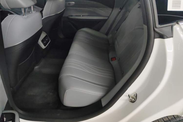 Used Geely Galaxy E8 2024 665 km Range Rear-Drive Starship Long-Range Version
