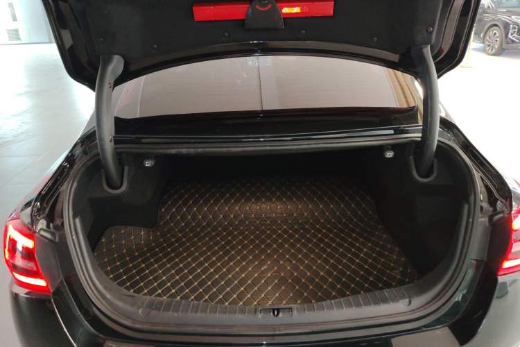 Used Hongqi H5 2022 Classic Model Facelift 1.8T Automatic Smart Connect Flagship Edition