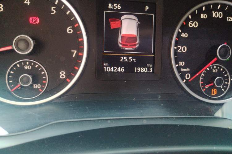 Used Volkswagen Tiguan 2016 300TSI Automatic Two-Wheel Drive Luxury Edition Odometer Close Up