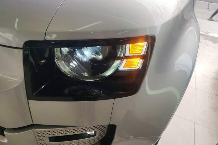 Used Land Rover Defender 2023 Facelift 90 3.0T P400 XS
