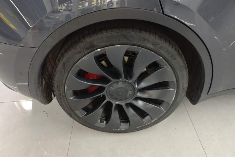 Used Tesla Model Y 2021 Performance High-Performance All-Wheel-Drive Version Right Rear Wheel Hub
