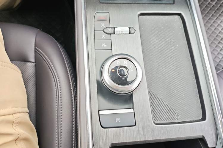 Used Ford Mondeo 2025 2.0T EcoBoost Ultimate Edition Gear Lever