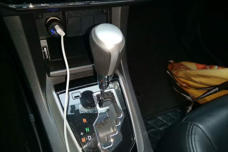 Used Toyota Corolla 2017 Revised Version 1.6L S-CVT GL Gear Lever