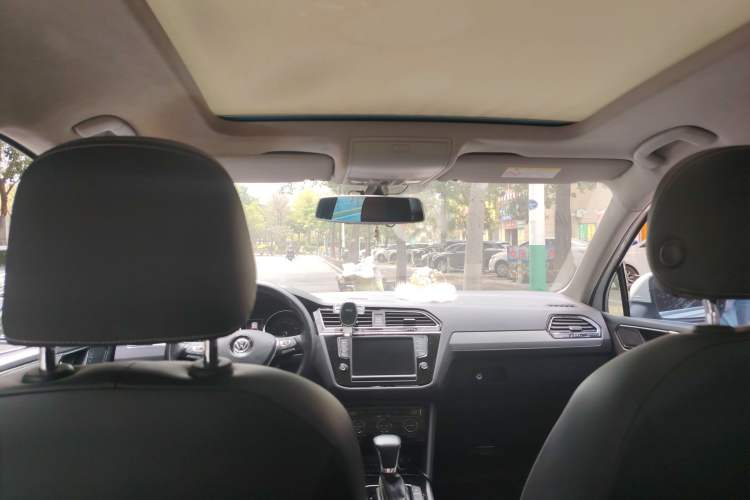 Used Volkswagen Tiguan L 2017 330TSI Automatic Two-Wheel Drive Luxury Edition Headliner