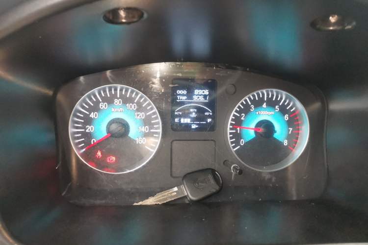 Used Jinbei Hiace X30 2023 1.5L Super-Comfortable Passenger Van 5/6/7-Seater Non-Air-Conditioned Version Model SWC15M