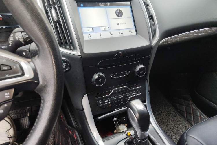 Used Ford Edge 2016 EcoBoost 245 Two-Wheel-Drive Titanium 7-Seater Audio And AC Panel