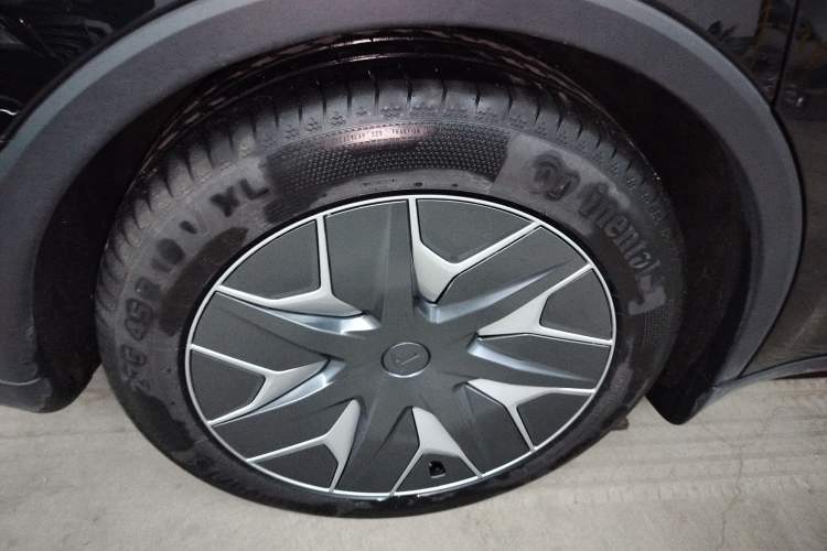 Used Tesla Model Y L 2025 Model Long-Range All-Wheel-Drive Version