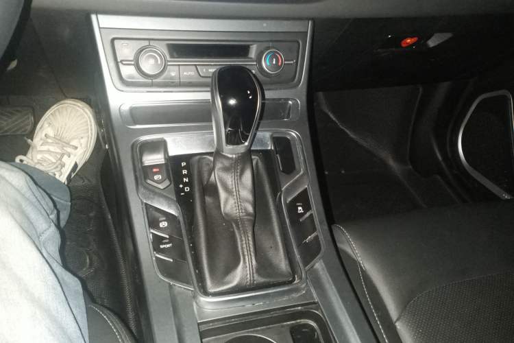 Used Geely Auto Emgrand 2019 Leading Edition 1.5L CVT Luxury Model China VI Standard
