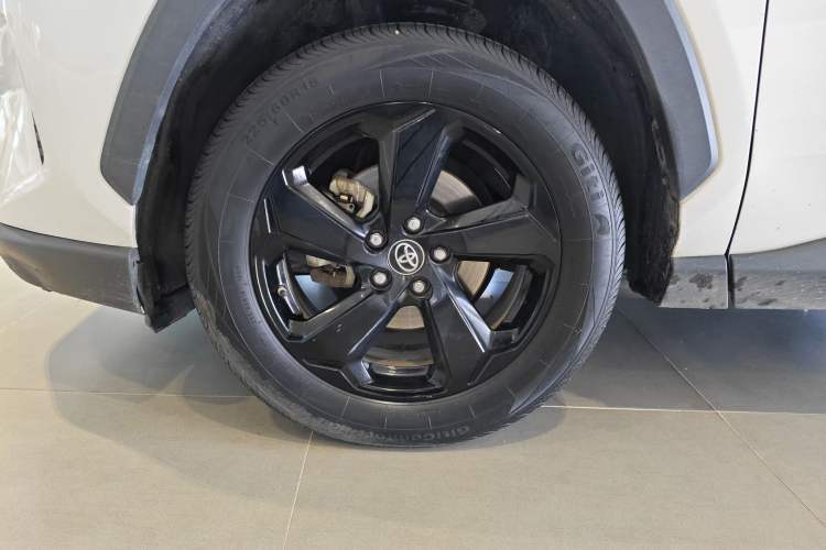 Used Toyota RAV4 2020 Dual-Engine 2.5L E-CVT Four-Wheel Drive Elite Edition Left Front Wheel Hub