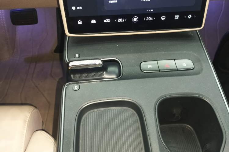 Used Nio ET5T 2023 75 kWh Touring Gear Lever