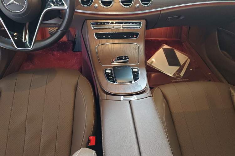 Used Mercedes-Benz E-Class 2023 Updated E 300 L Fashion Edition Gear Lever