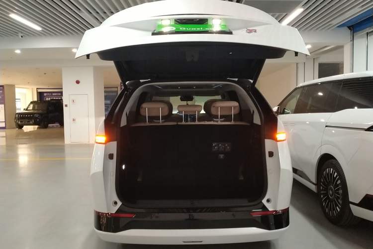 Used XPeng X9 2024 702 Ultra-Long Range Max
