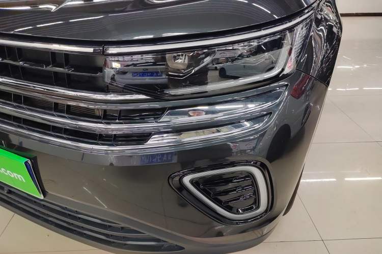 Used Volkswagen Tavendor 2024 330TSI Luxury Touring - All-Inclusive Edition Left Front Headlight