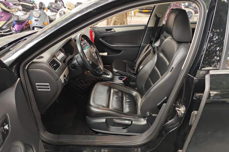 Used Volkswagen Sagitar 2012 1.4TSI Automatic Luxury Edition
