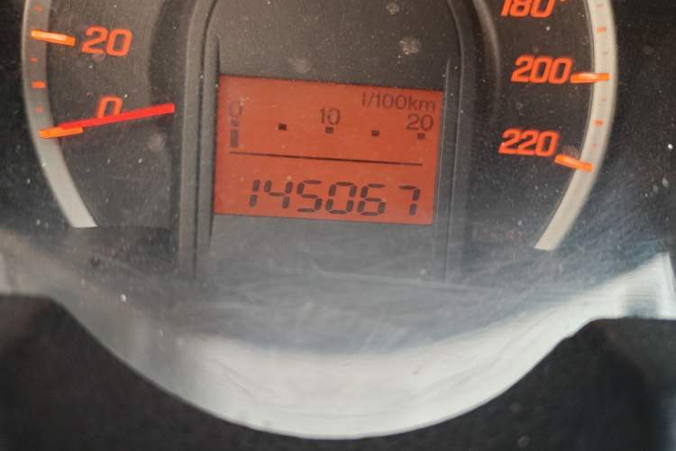 Used Honda Fit 2011 1.5L manual luxury version
