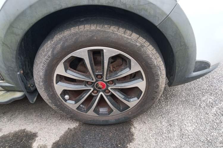 Used FORTHING Joyear X5 2015 1.6L Manual Luxury Model Right Front Wheel Hub