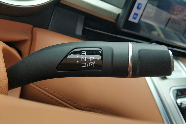 Used ORA Lightning Cat 2022 555 km Luxury Edition Gear Lever