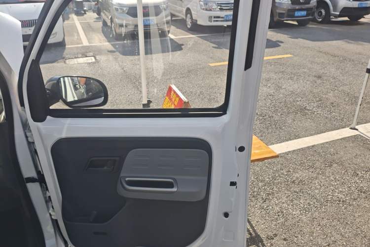 Used Wuling Zhiguang New Energy 2025 Model 305km Ambitious Edition