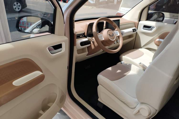 Used Wuling Hongguang MINIEV 2024 3rd Generation 215km Advanced Version
