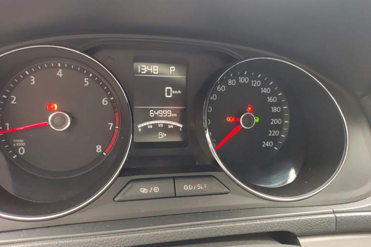 Used Volkswagen Lavida 2015 1.6L Automatic Comfort Edition
