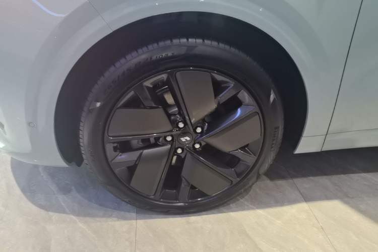 Used Li Auto L6 2025 Max Smart Refresh Edition Left Front Wheel Hub