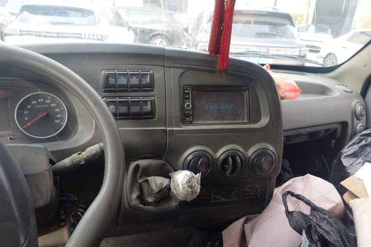 Used Iveco Power Daily 2017 2.5T Classic A32 Mid-Roof 6-7 Seater Bus 47Z5