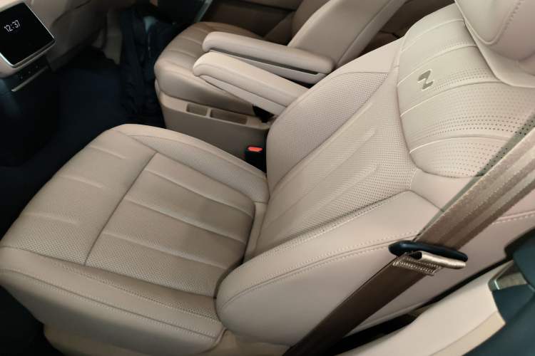 Used ONVO Luxeed L90 2025 Model—Ultra Six-Seater Version