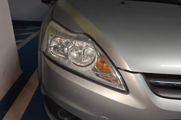 Used Ford Focus 2013 Sedan Classic 1.8L Automatic Base Model Right Front Headlight