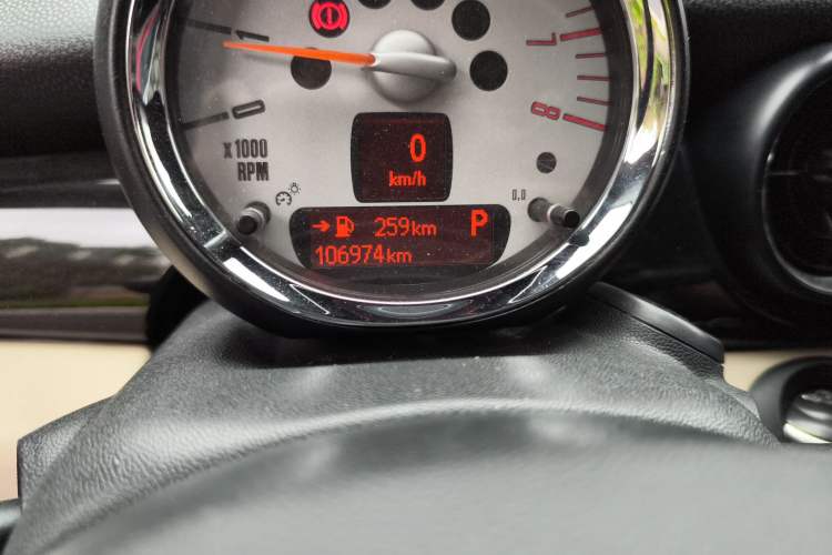 Used MINI Coupe 2012 1.6L COOPER Odometer Close Up