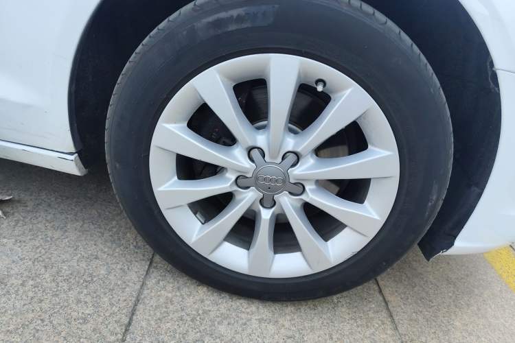 Used Audi A6L 2015 TFSI Millionth Anniversary Intelligent Model Right Front Wheel Hub