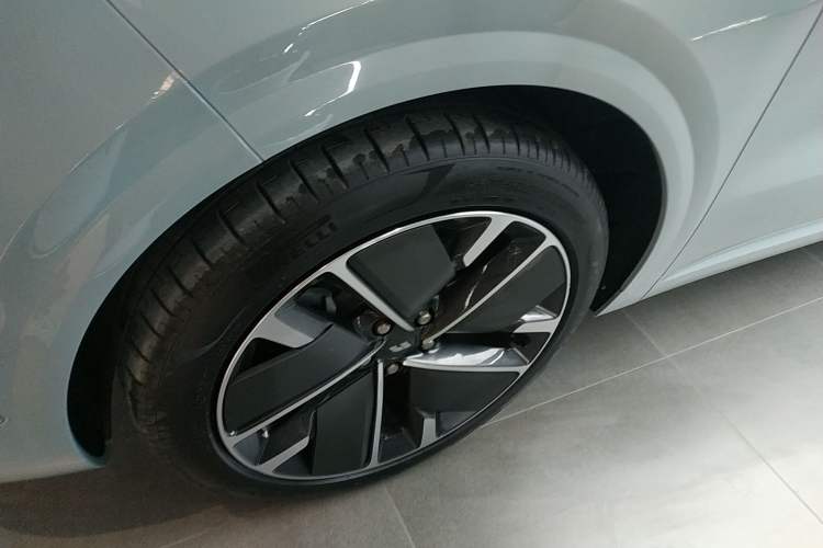 Used Li Auto L6 2025 Pro Smart Refresh Edition Left Front Wheel Hub