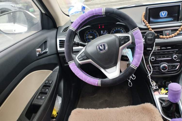 Used Changan Alsvin V7 2015 1.6L Manual Enjoyment Model China IV Standard
