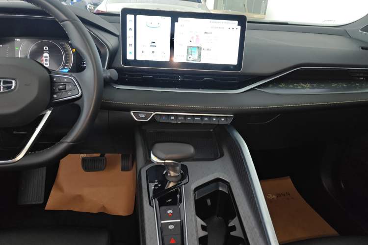 Used Geely Auto Preface 2023 1.5TD Fuyao Version Audio And AC Panel