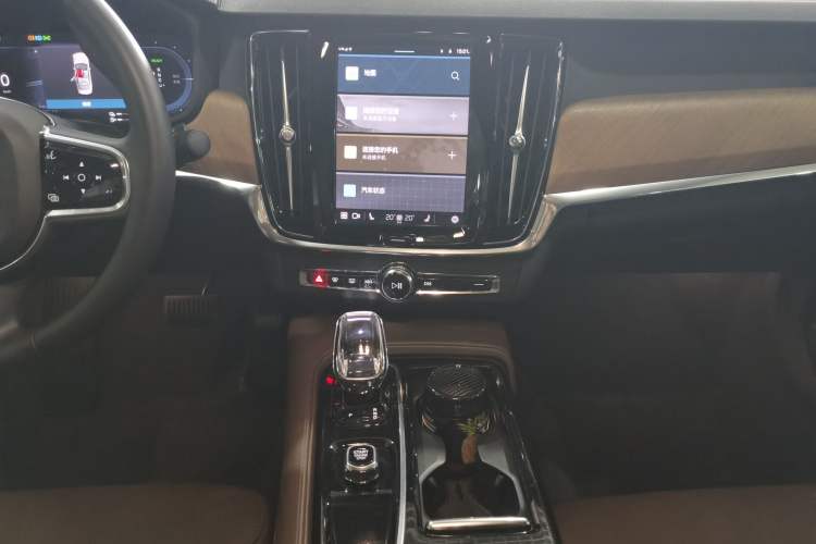 Used Volvo S90 New Energy 2023 T8 Plug-in Hybrid All-Wheel Drive Long-Range Zhiyi Luxury Edition
