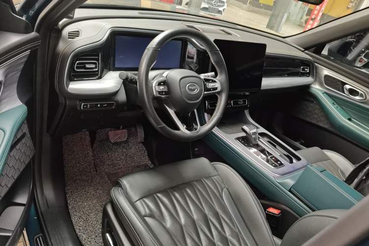 Used GAC Trumpchi GS8 2022 Linghang Series 2.0 TGDI Two-Wheel-Drive Luxury Smart Connectivity Version (7 Seats) Center Console