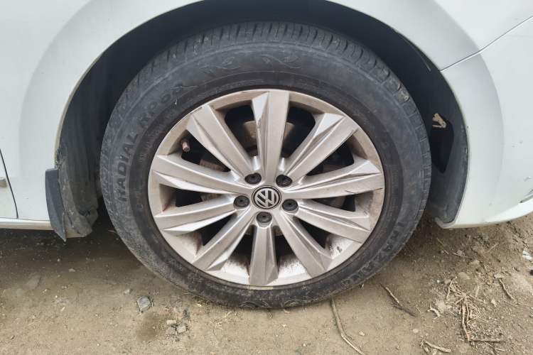 Used Volkswagen Bora 2017 1.6L Automatic Comfort Model Right Front Wheel Hub
