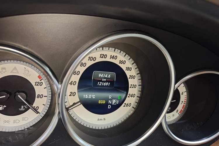 Used Mercedes-Benz CLS 2012 CLS 300 CGI Odometer Close Up