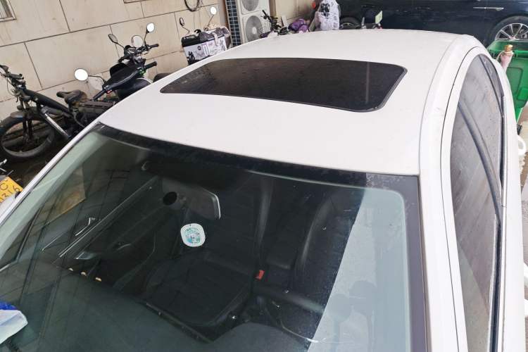 Used Volkswagen Lavida 2017 1.6L Manual Comfort Edition Roof