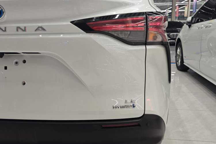 Used Toyota SIENNA 2023 2.5L Hybrid Comfort Edition Right Rear Taillight