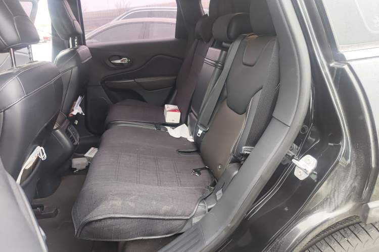 Used Jeep Cherokee 2016 2.4L Superior Edition
