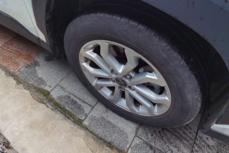 Used Toyota FRONTLANDER 2023 2.0L CVT Elite Edition Right Front Wheel Hub