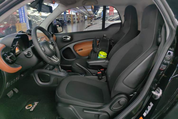 Used smart fortwo 2019 0.9T 66kW Hardtop Wind Power Edition China VI Interior 4