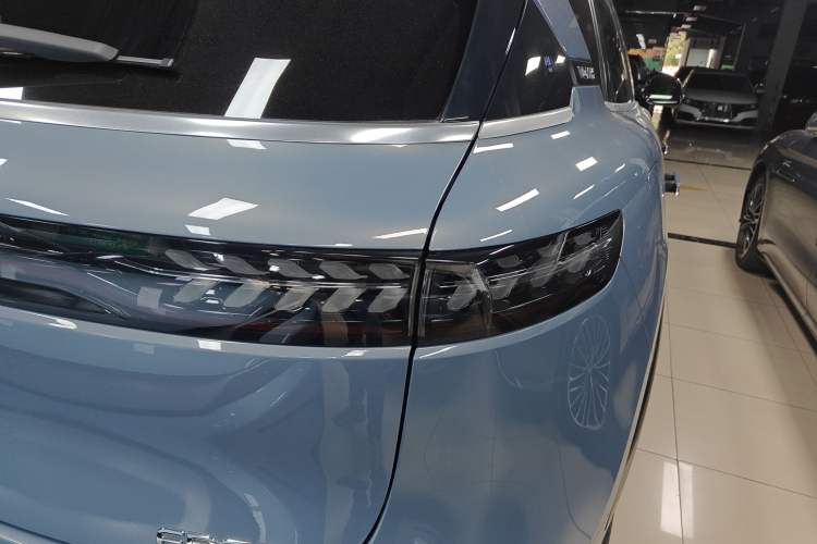 Used VOYAH FREE 2021 Four-Wheel Drive Standard Range-Extended Exclusive Luxury Package
