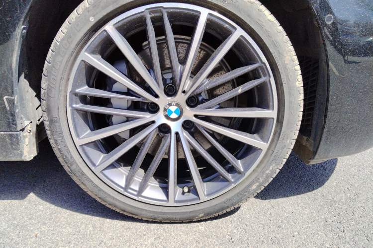 Used BMW 5 Series 2022 530Li xDrive M Sport Package Right Front Wheel Hub