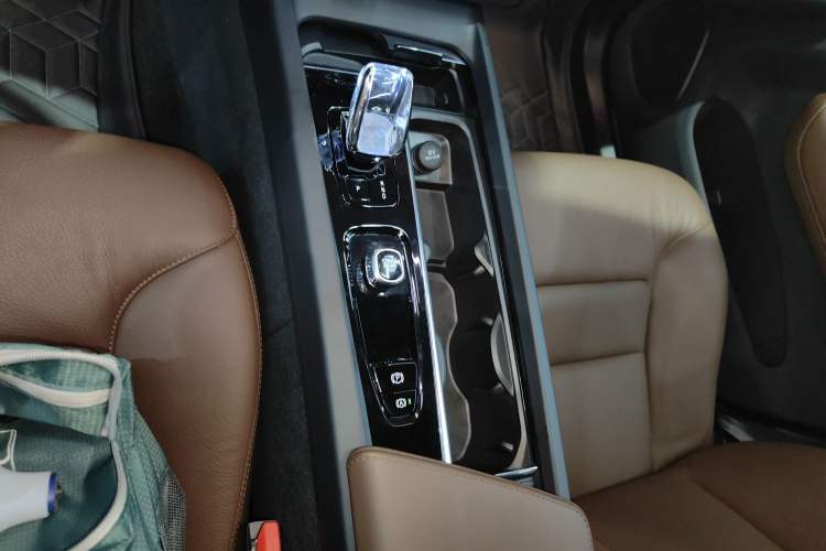 Used Volvo XC60 2025 B5 4x4 Smart Luxury Edition