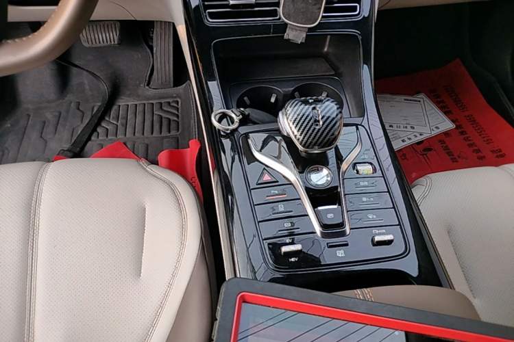 Used BYD Qin PLUS 2024 HONOR Edition DM-i 55KM Leading Model Gear Lever